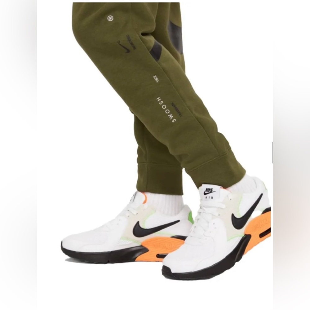 Nike Men Green Joggers with Black Logo - Picture 4 of 10